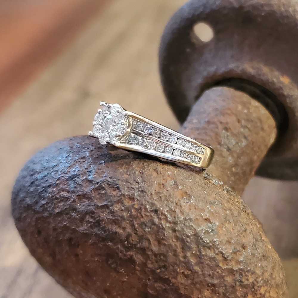 1.00ctw Diamond Cluster Ring