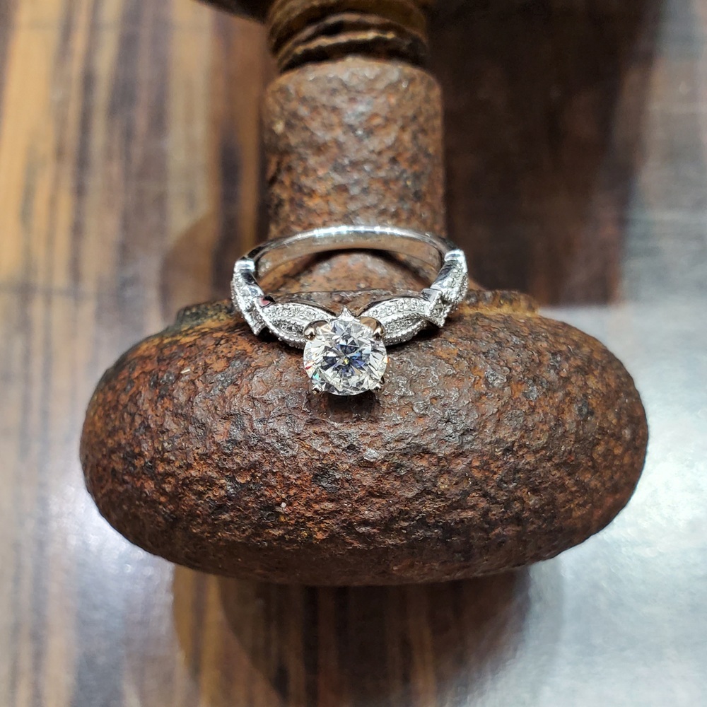 1.34ctw Diamond Twisted Shank Engagement Ring