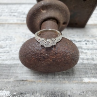 10K 1.00ctw Diamond 3-Stone Ring