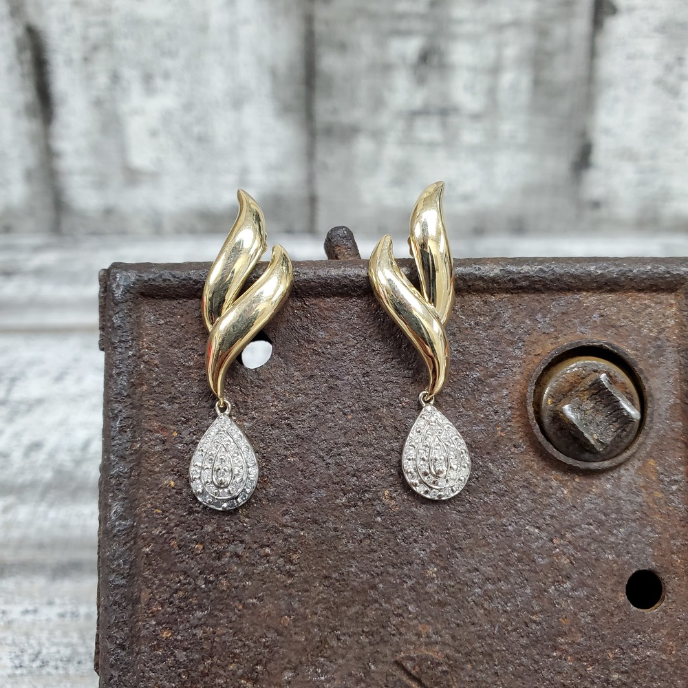 14K .25ctw Diamond Dangle Earrings