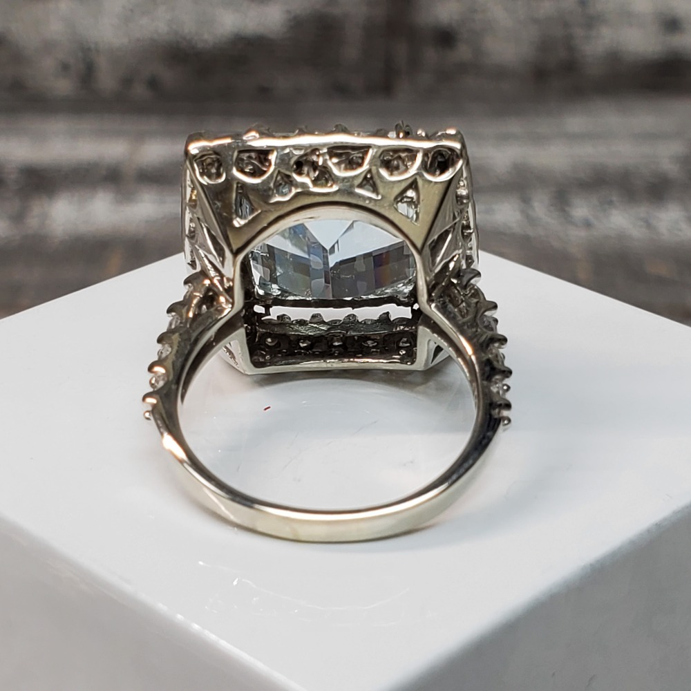 14K Aquamarine and Diamond Ring
