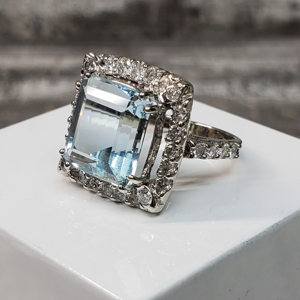 14K Aquamarine and Diamond Ring