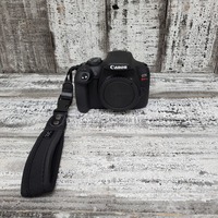 Canon Rebel T7i SLR Camera