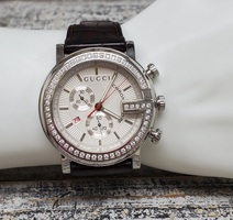 Gucci Chronoscope 101m w/ Factory Diamond Bezel w/ Leather Strap 