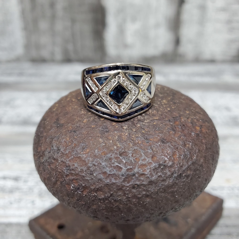 18K .45ctw Diamond + Fancy Shaped Sapphire Ring 