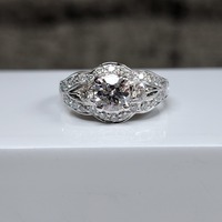 18K 1.50ctw Diamond Fancy Ring 