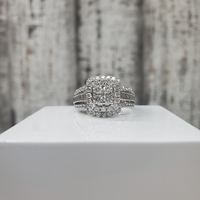 14K 1.58ctw Cluster Diamond Engagement Ring 