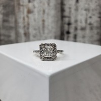 14K 1.00ctw Engagement Diamond Cluster Ring 