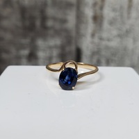 18K Oval Sapphire Ladies Ring 