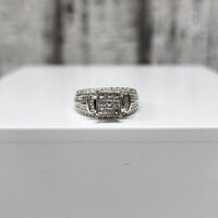 10K 1.50ctw Diamond Cluster Ring
