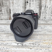 Camera Lumix S5 + 20mm-60mm Lens