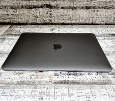 2020 Apple MacBook Air 13.3 + Apple M1 + 16GB Ram + 512GB SSD