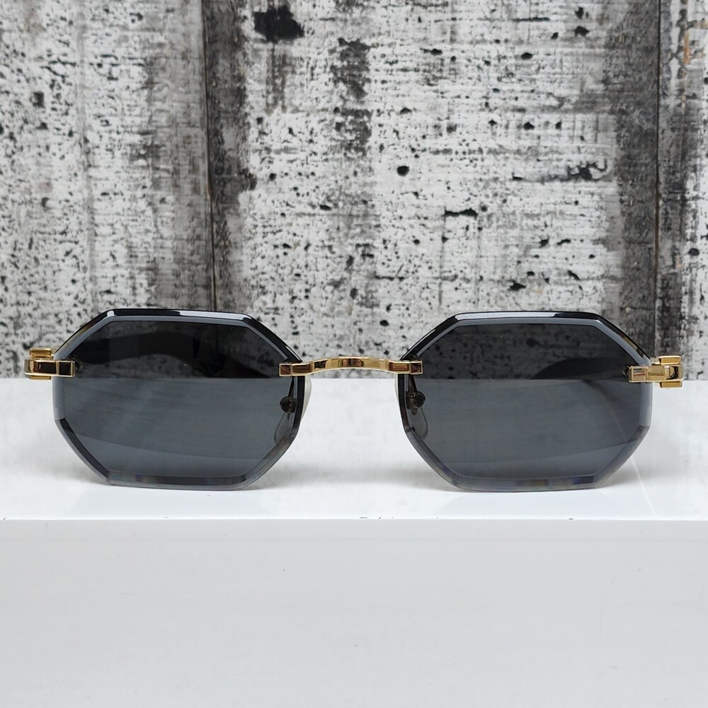 SUNGLASSES C ALLONGÉ DE CARTIER MOTIF Sunglasses with Elongated C de Cartier motif main image 2