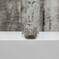 10K Diamond Twisted Shank Cluster Ring