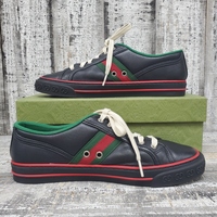 Gucci Size 40 Black Low Top Sneakers